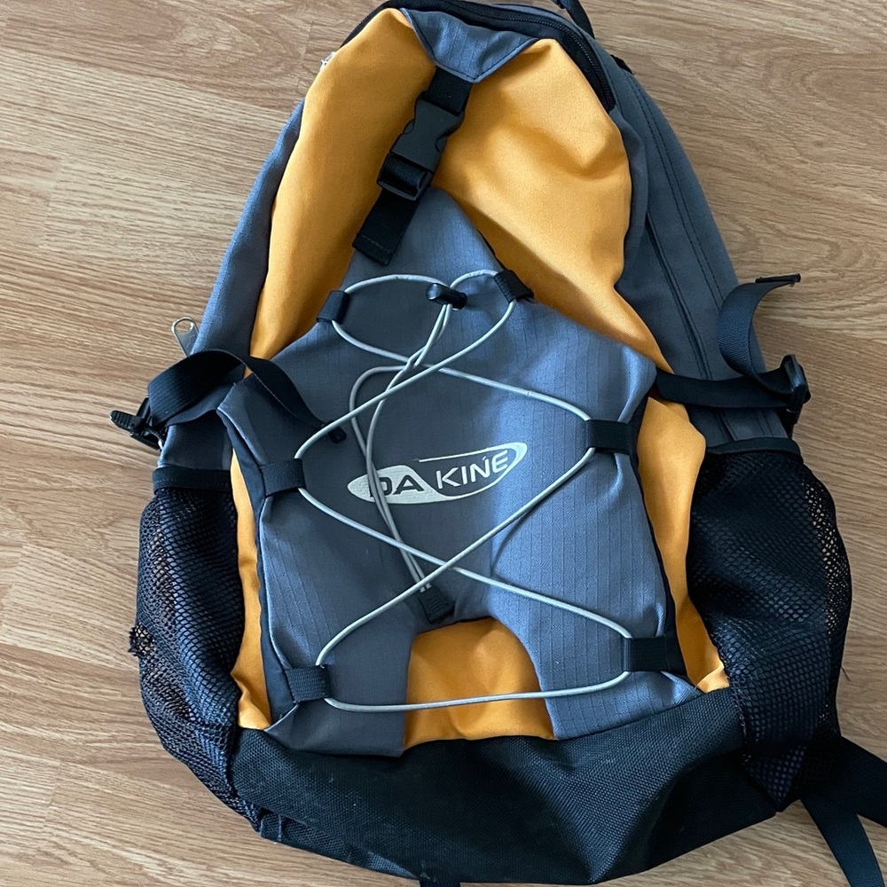 Dakine technical metro back pack 20L as new